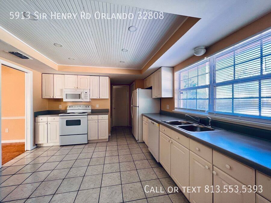 5913 Sir Henry Rd Orlando 32808 - Photo 6 of 22