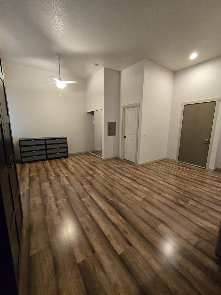 404 Legion Way Southeast - Photo 2 of 6