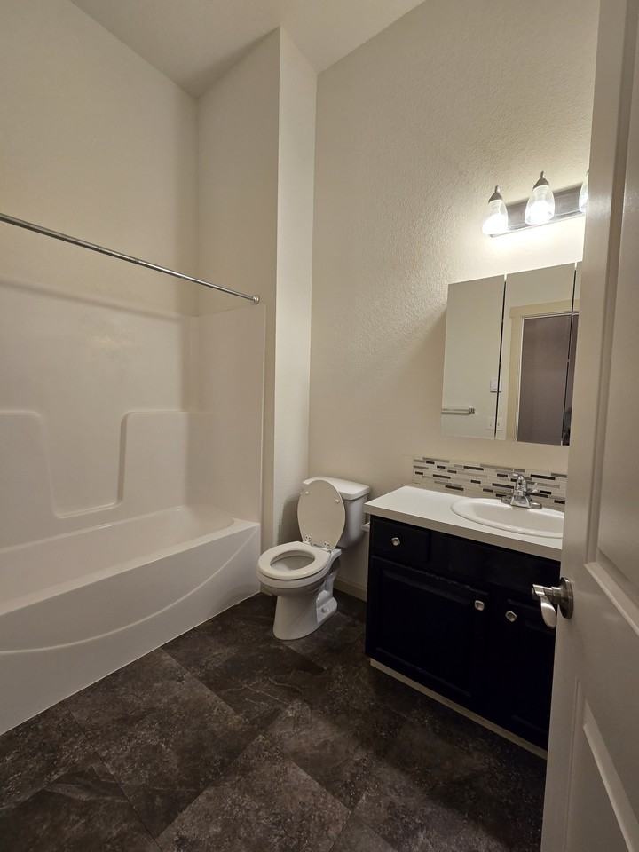 404 Legion Way Southeast - Photo 3 of 6