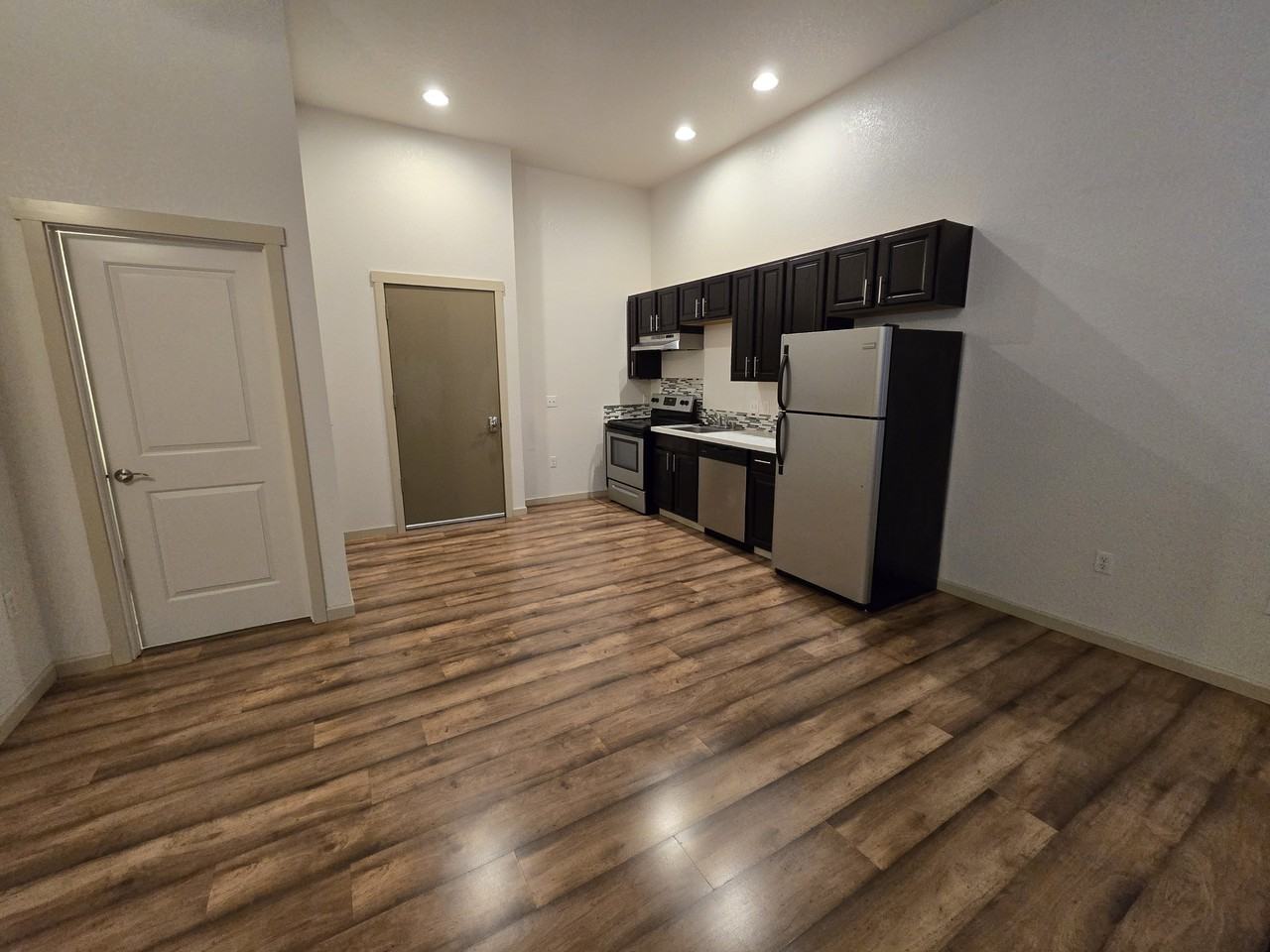 404 Legion Way Southeast - Photo 4 of 6