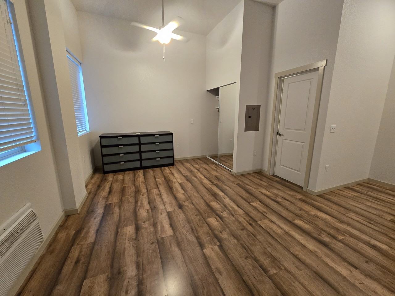 404 Legion Way Southeast - Photo 5 of 6