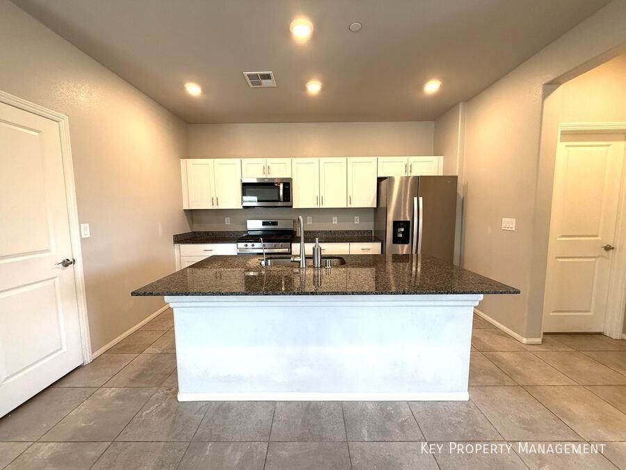 522 Spy Rock Ave - Photo 4 of 22
