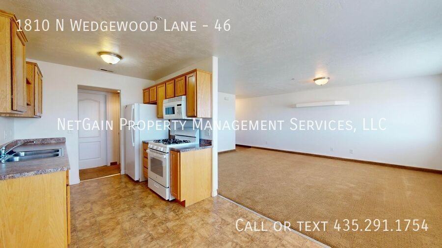 1810 N Wedgewood Ln #46 - Photo 6 of 10