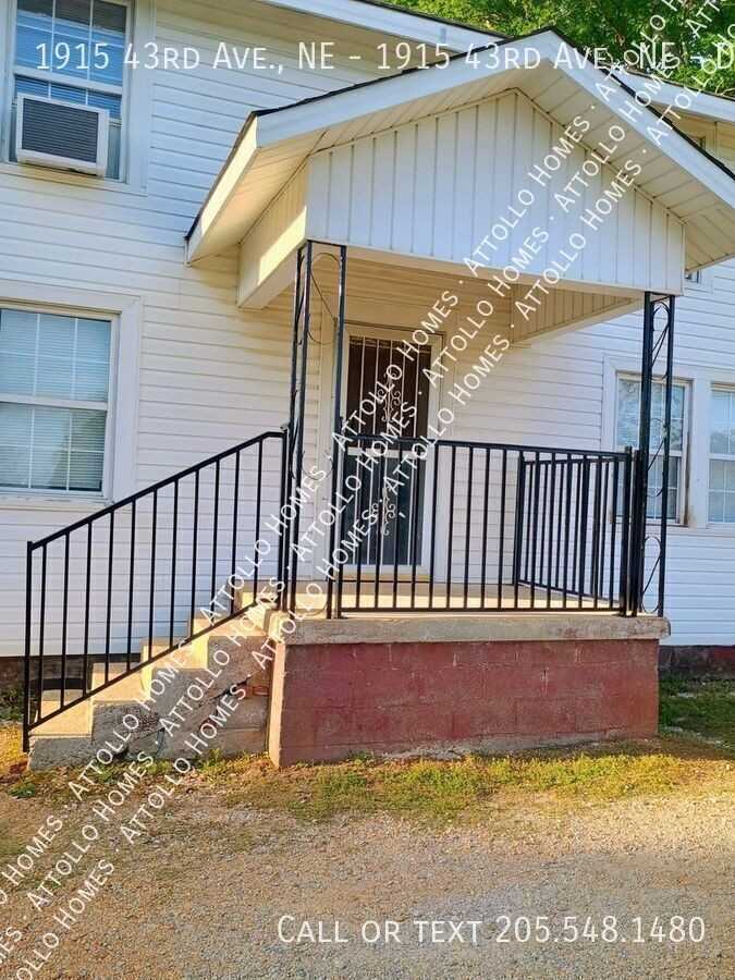 1915 43rd Ave., NE - 1915 43rd Ave., NE #D - Photo 2 of 8