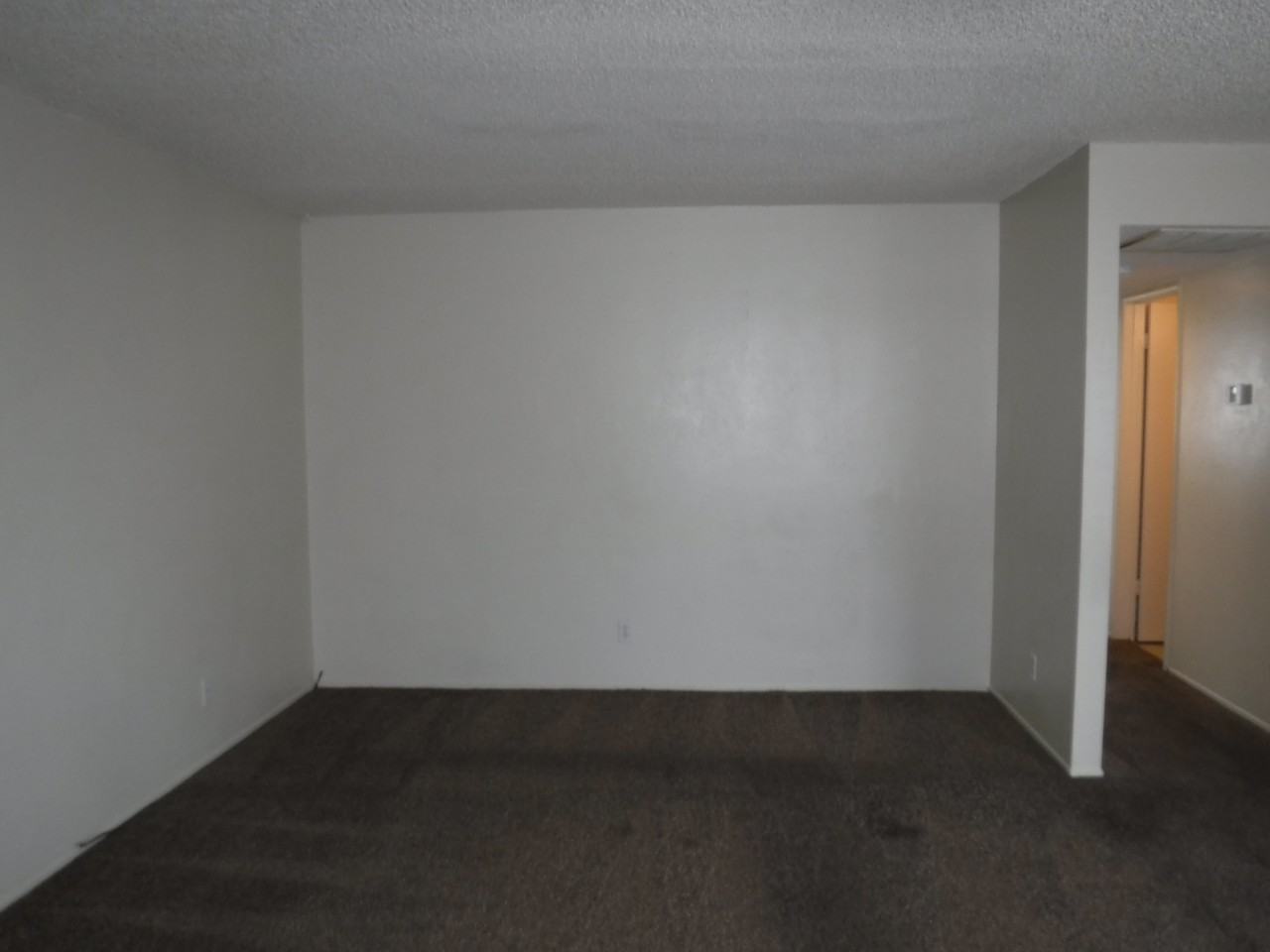 1348 Hobart Drive - Photo 2 of 7