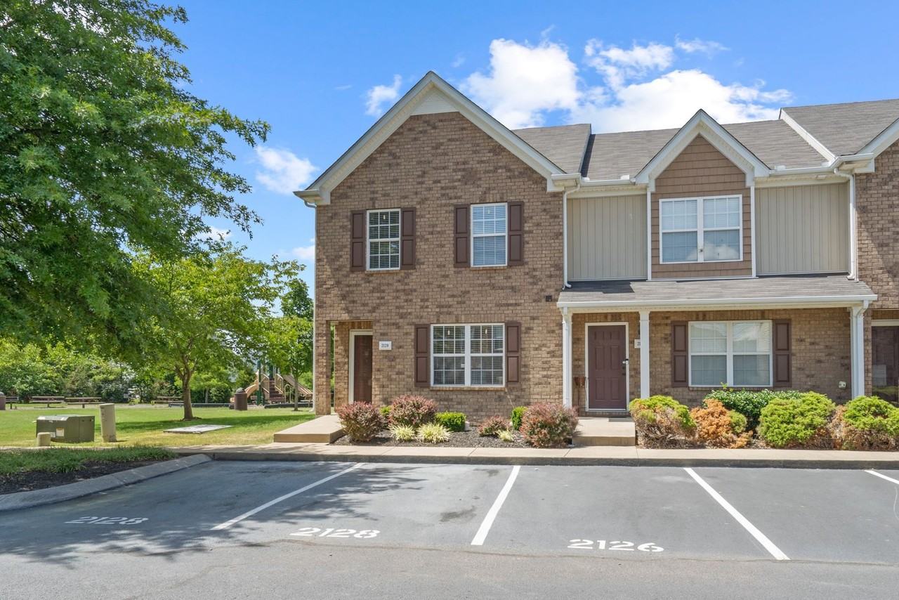 2128 Victory Gallop Ln - Photo 2 of 32