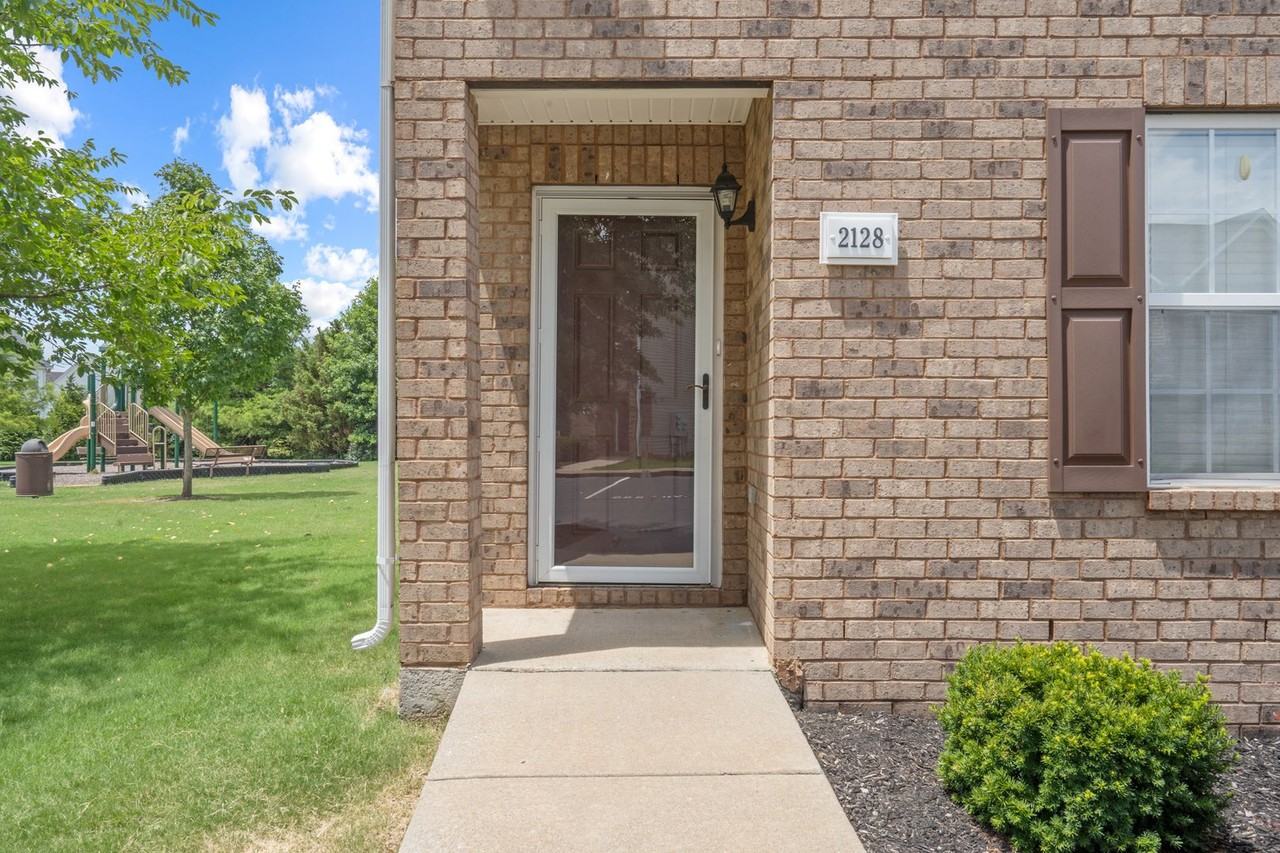 2128 Victory Gallop Ln - Photo 3 of 32