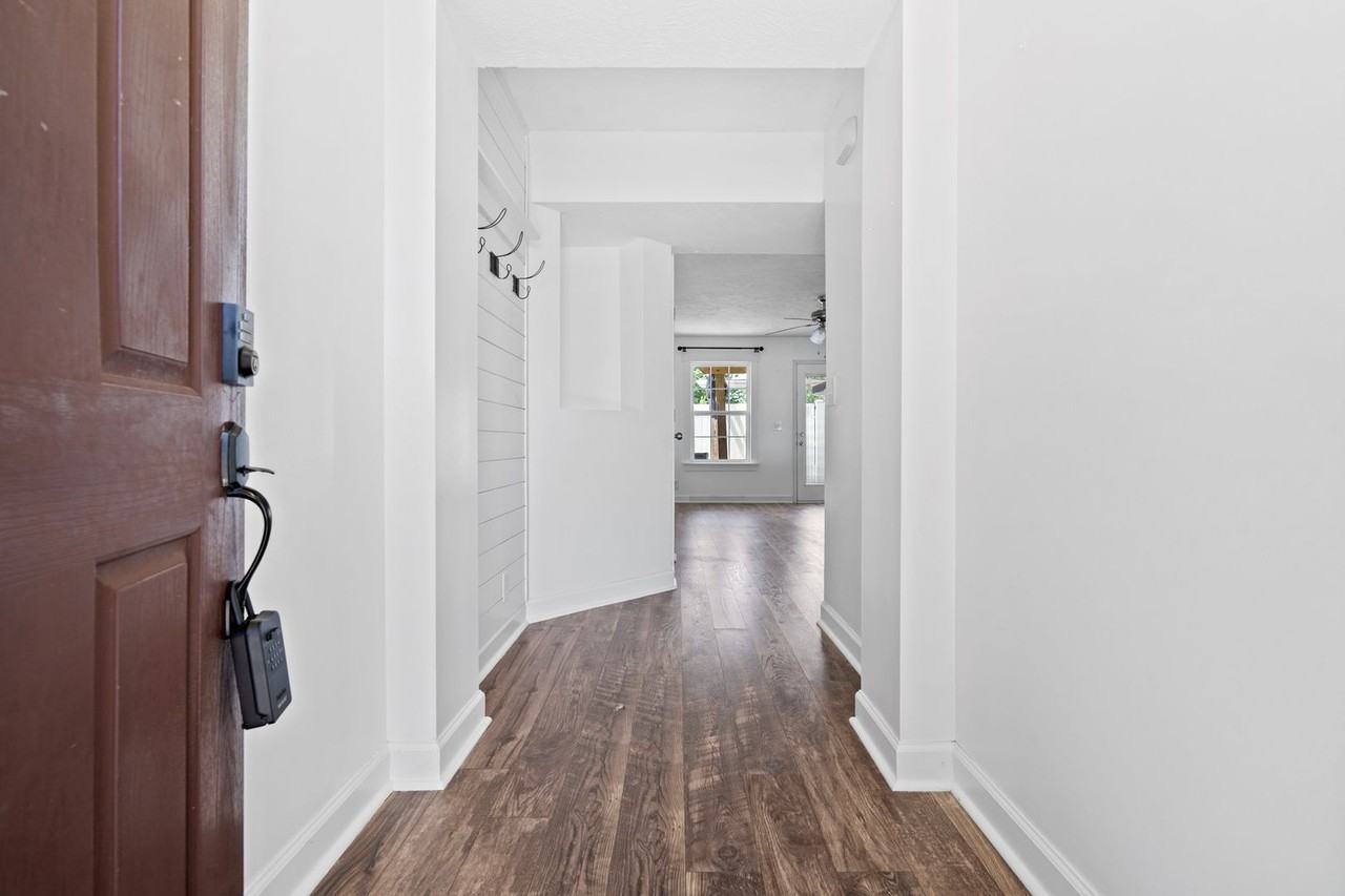 2128 Victory Gallop Ln - Photo 4 of 32