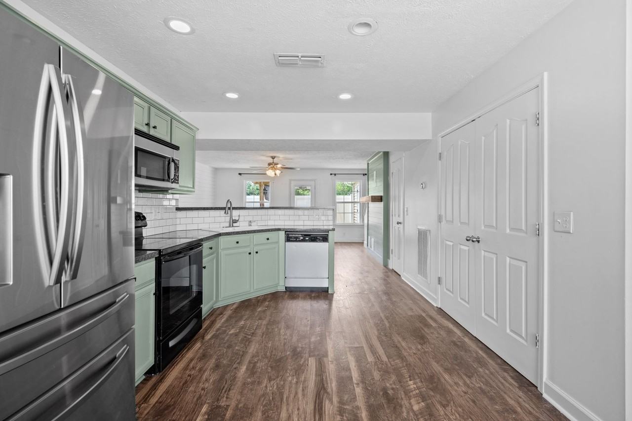 2128 Victory Gallop Ln - Photo 7 of 32