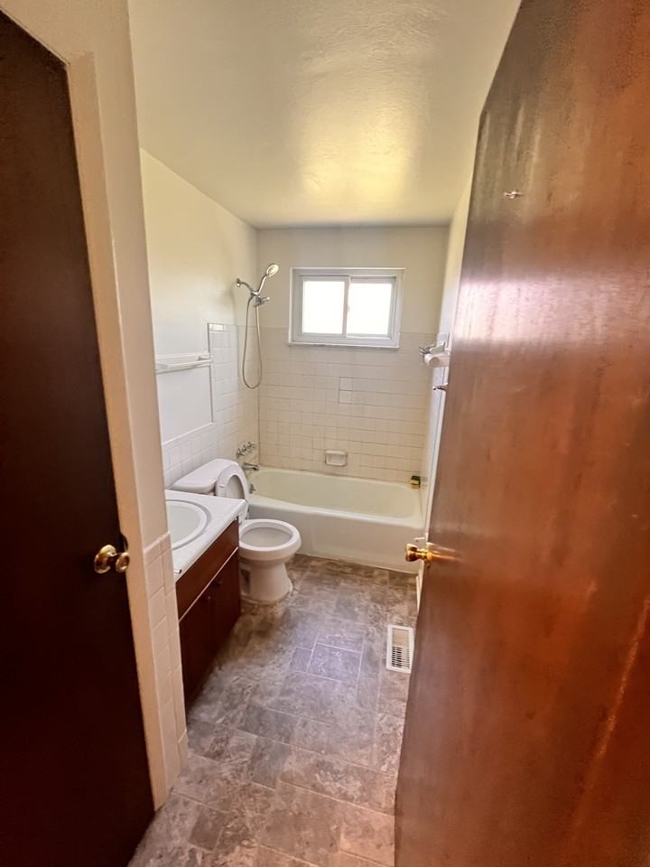 5626 Elgin Roof Drive - Photo 4 of 7