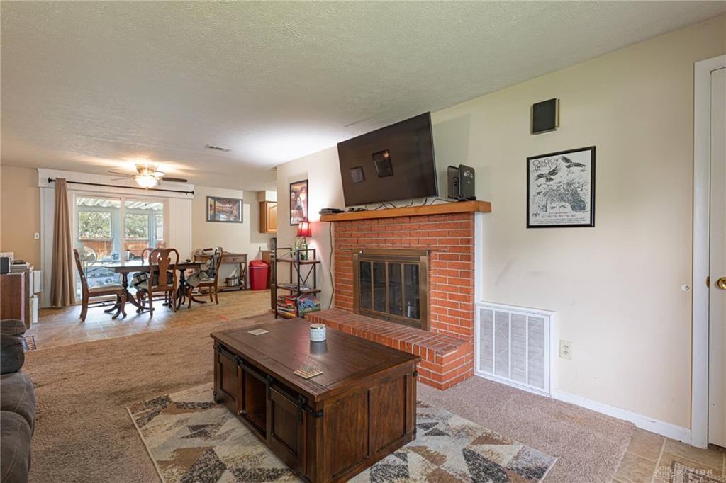 407 Heather Street - Photo 2 of 19