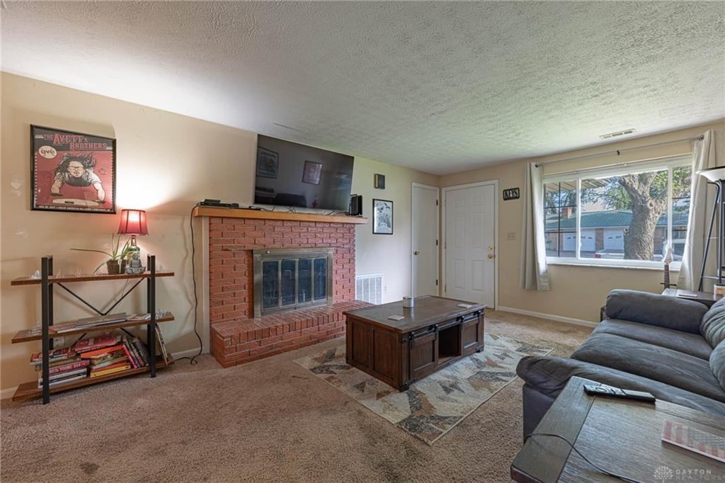 407 Heather Street - Photo 3 of 19