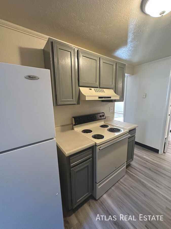 461 El Paso Blvd #F - Photo 5 of 14