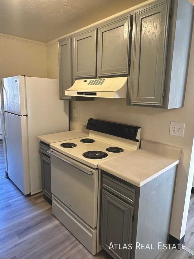461 El Paso Blvd #F - Photo 6 of 14