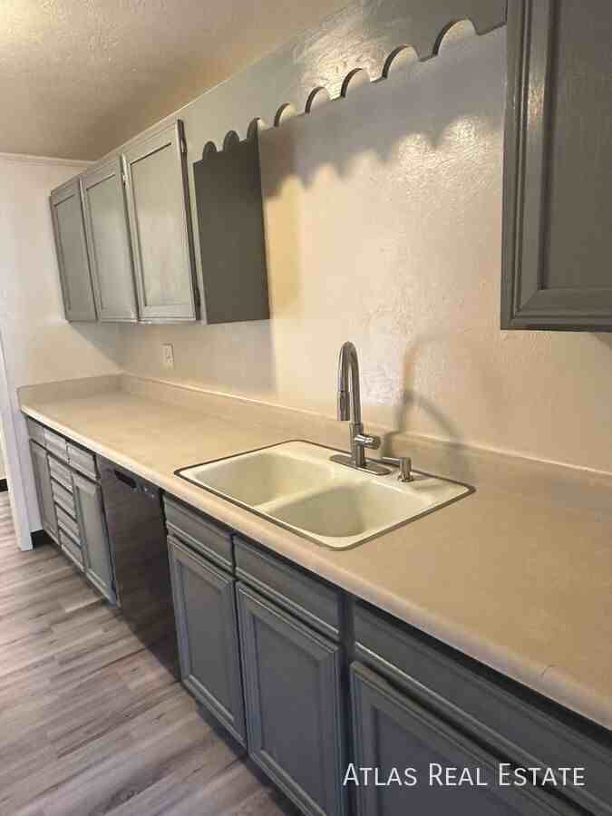 461 El Paso Blvd #F - Photo 7 of 14