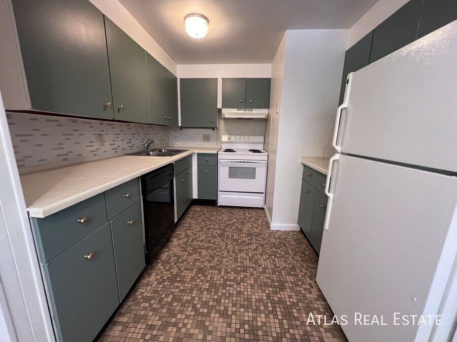 831 E San Miguel St - Photo 4 of 11
