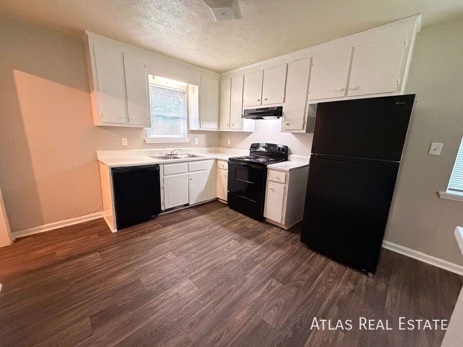 250 N Bluff Rd - Photo 2 of 19