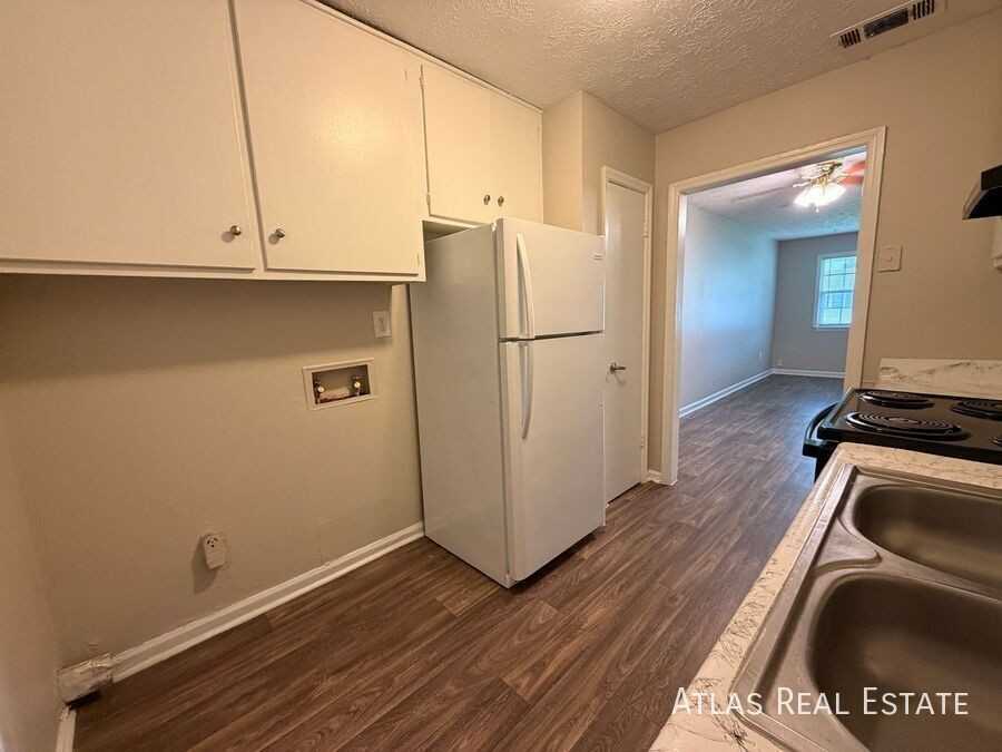 270 Amethyst Dr - Photo 2 of 18