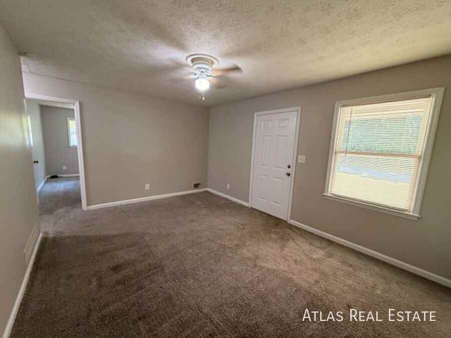 345 Lexington Hts - Photo 3 of 25