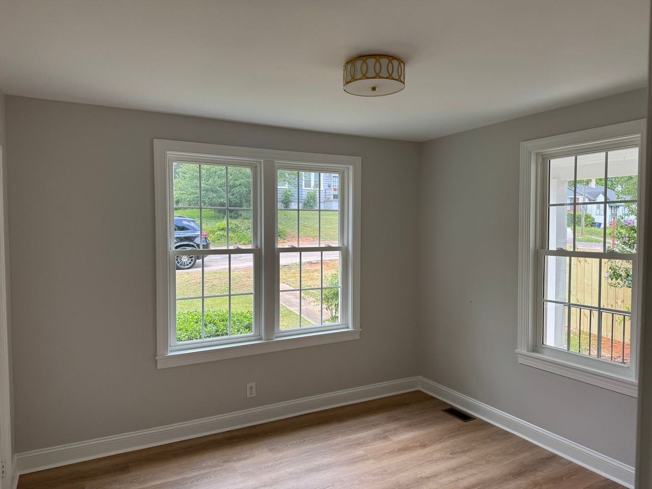 3027 Lindsay St - Photo 4 of 9