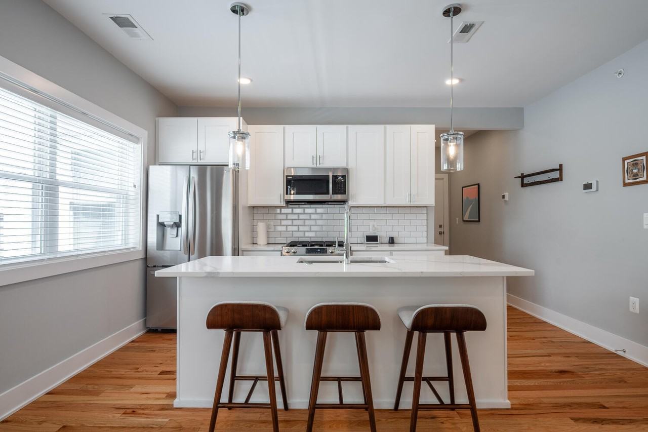 714 11th St Ne #302 - Photo 5 of 48