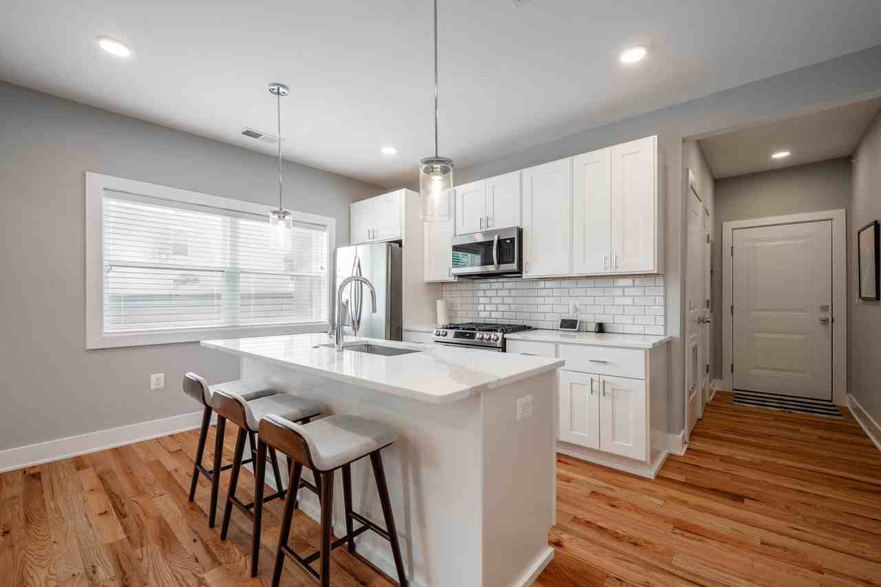 714 11th St Ne #302 - Photo 7 of 48
