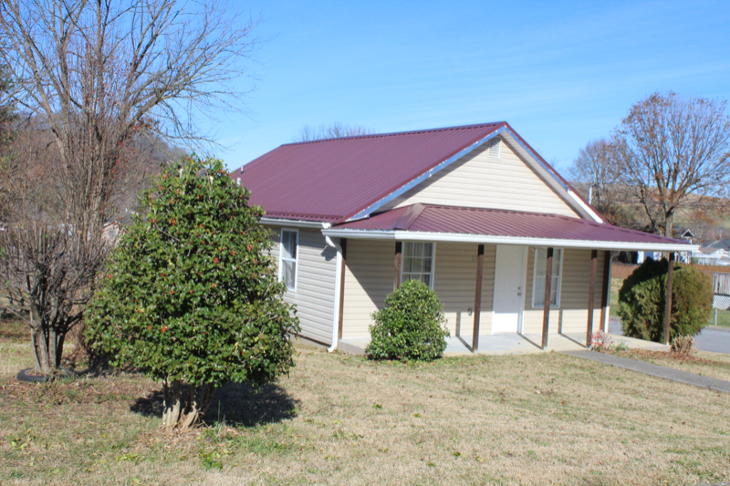 215 Bettie St - Photo 3 of 27