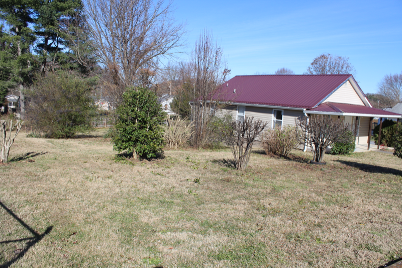 215 Bettie St - Photo 5 of 27