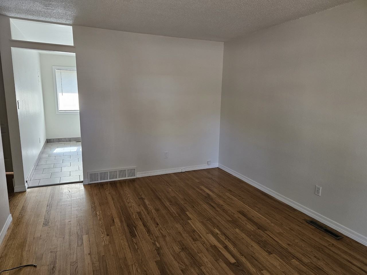 2825 Beacon St - Photo 2 of 11