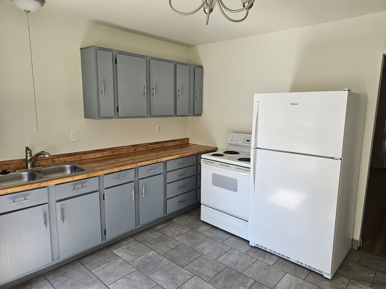 2825 Beacon St - Photo 5 of 11
