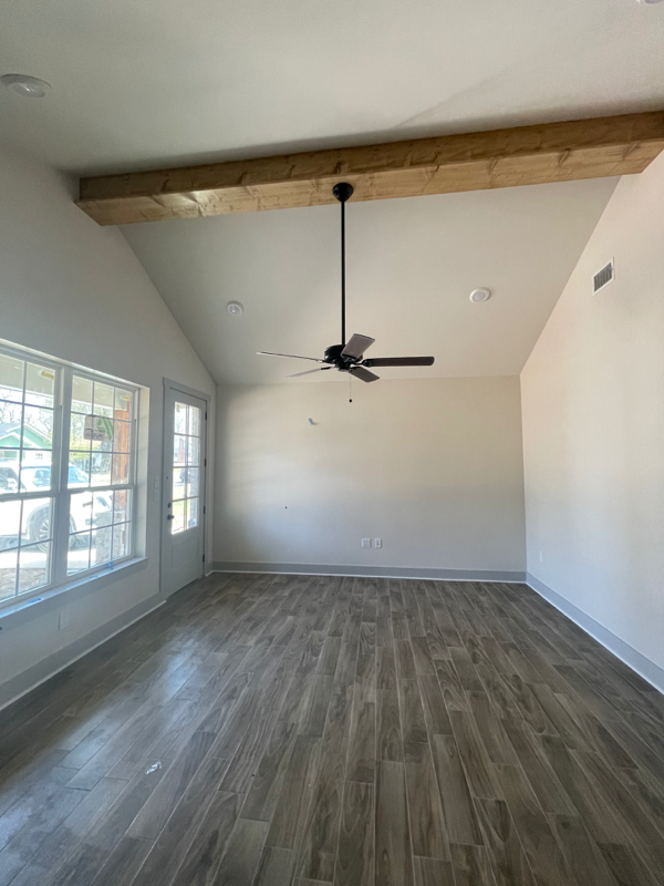 603 Nacogdoches St - Photo 4 of 9