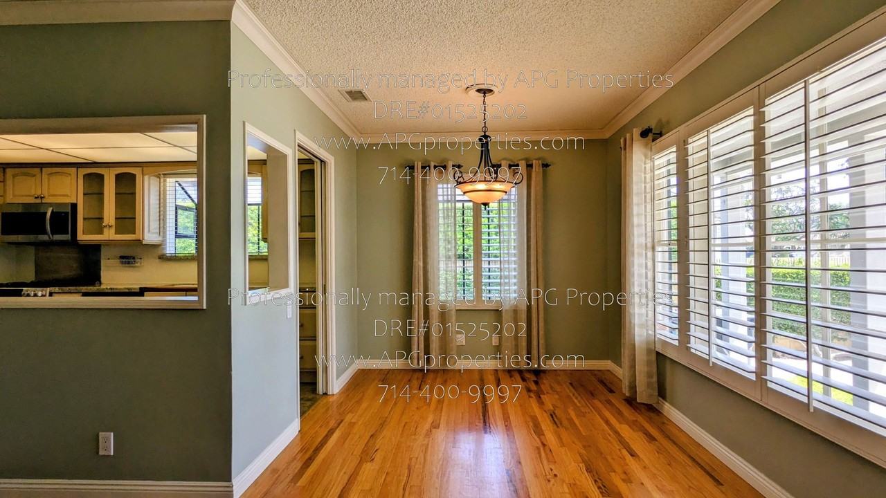 1022 N Baker St - Photo 3 of 34