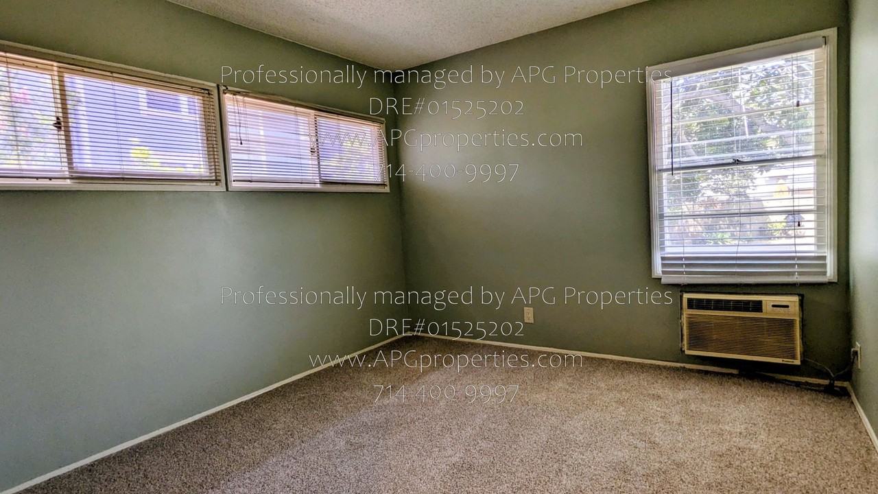 1022 N Baker St - Photo 5 of 34