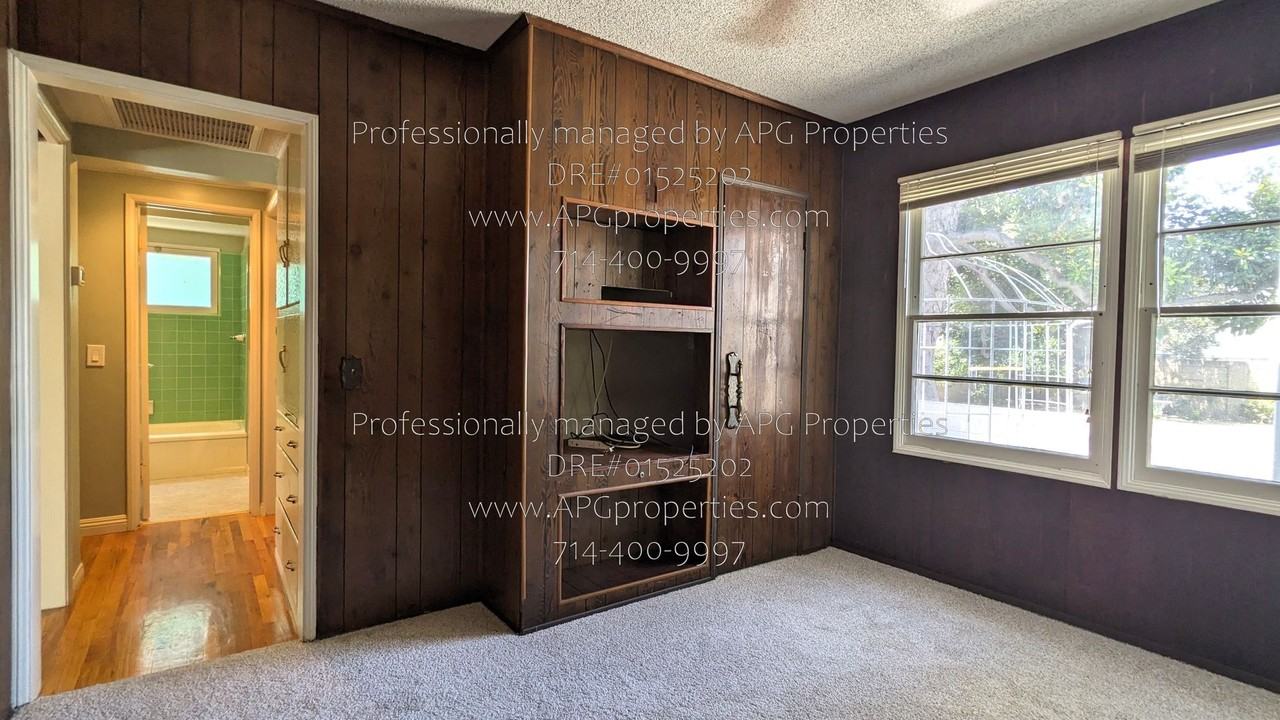 1022 N Baker St - Photo 6 of 34