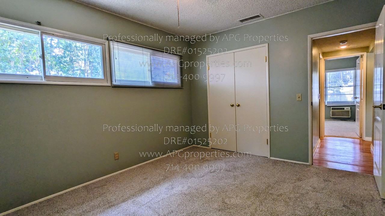 1022 N Baker St - Photo 7 of 34