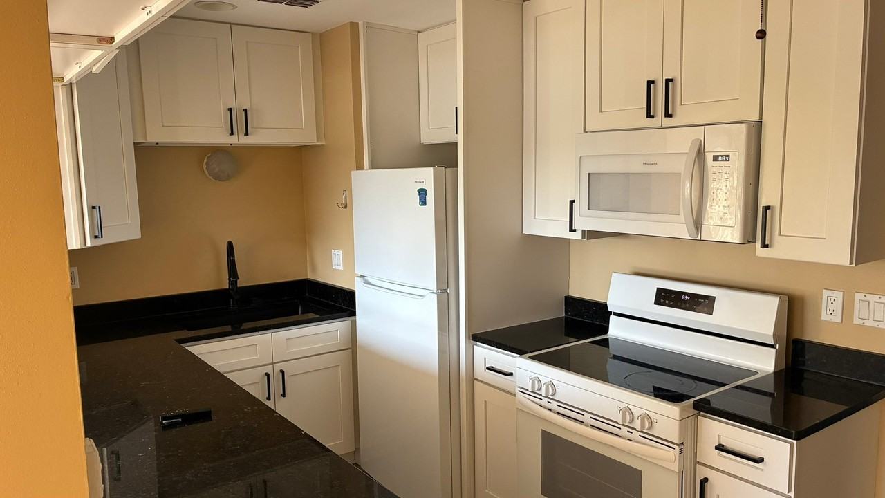 2521 Gary Cir - Photo 3 of 17