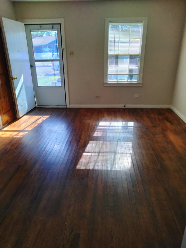 3707 Parkwood St - Photo 7 of 8