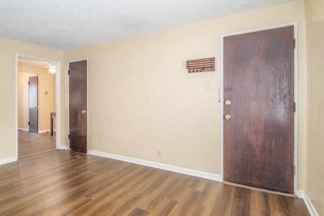 527 Corona Ave #A - Photo 4 of 17
