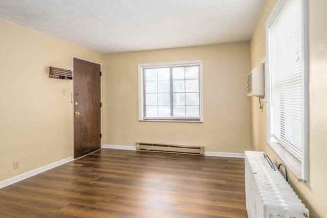 527 Corona Ave #A - Photo 5 of 17
