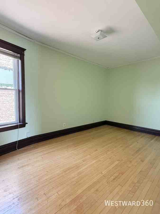 3732 N Wayne Ave #3 - Photo 7 of 10