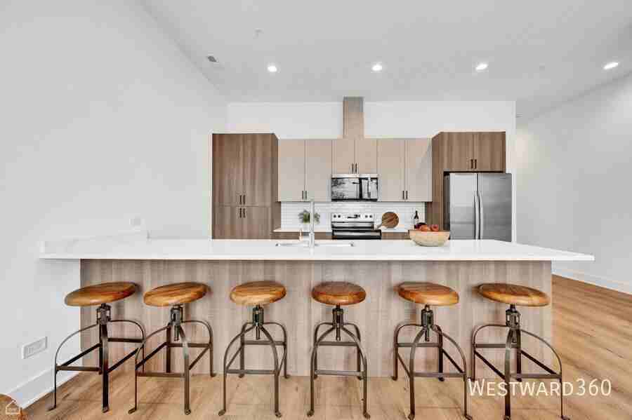1626 W Hastings St #100 - Photo 3 of 18