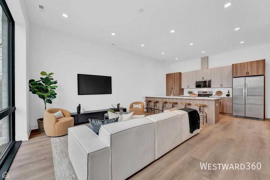 1626 W Hastings St #100 - Photo 7 of 18