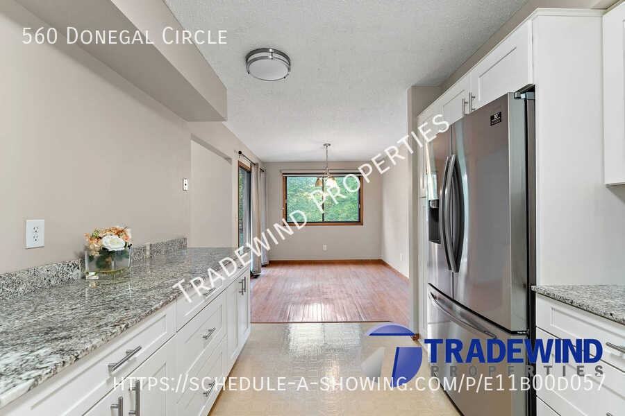 560 Donegal Cir - Photo 3 of 25