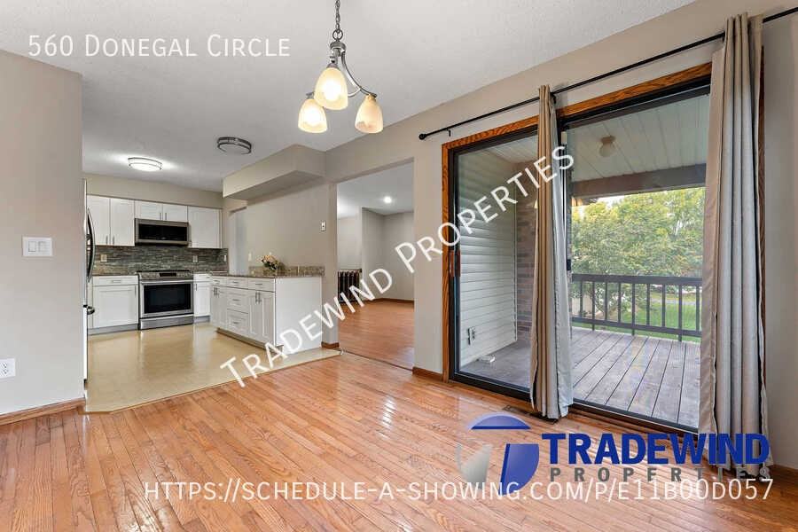 560 Donegal Cir - Photo 4 of 25
