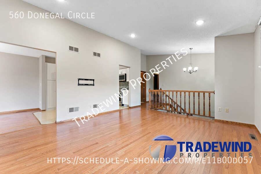 560 Donegal Cir - Photo 5 of 25