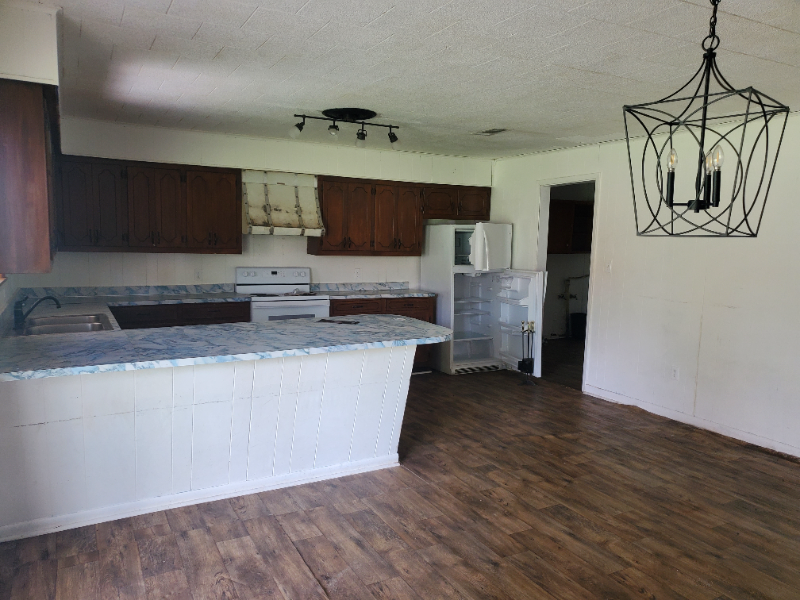 919 Kings Rd - Photo 4 of 9