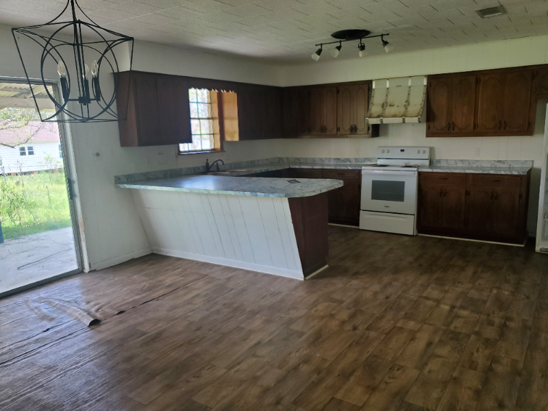 919 Kings Rd - Photo 5 of 9