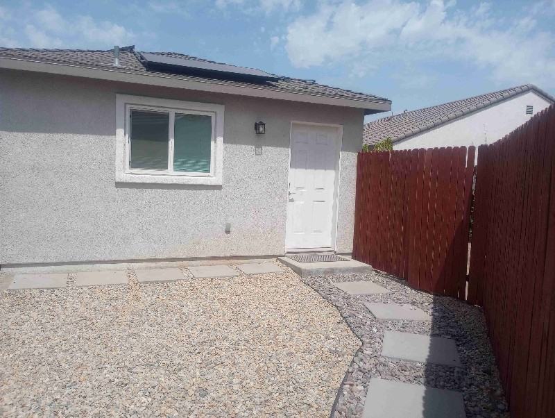 102 Damian St #102 - Photo 2 of 3