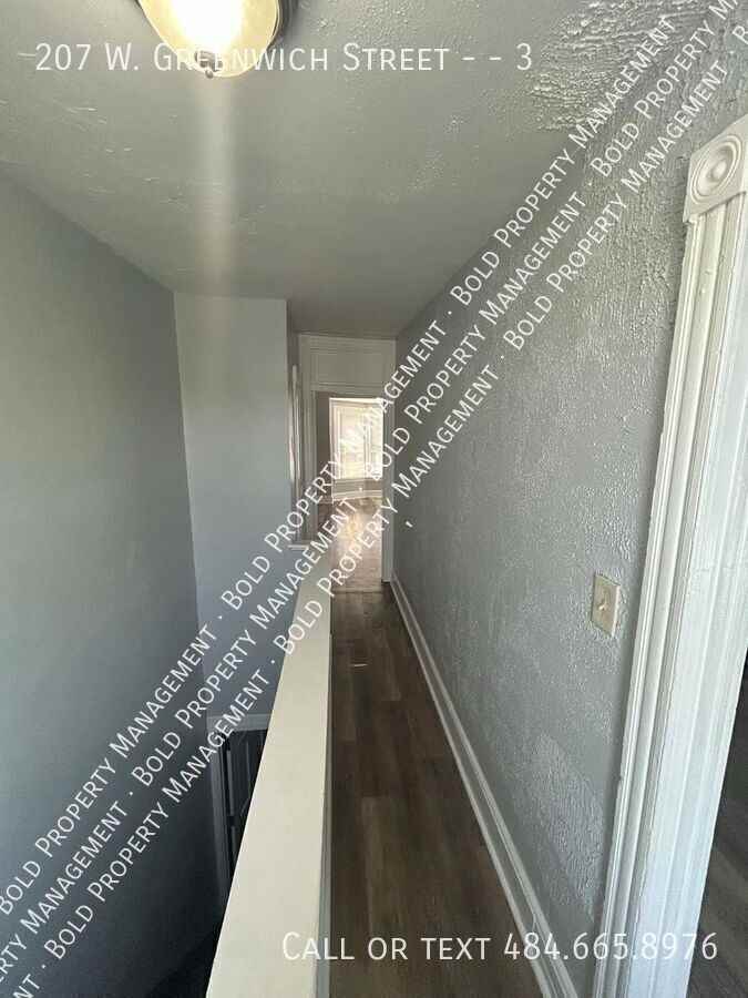 207 W Greenwich St #3 - Photo 3 of 7