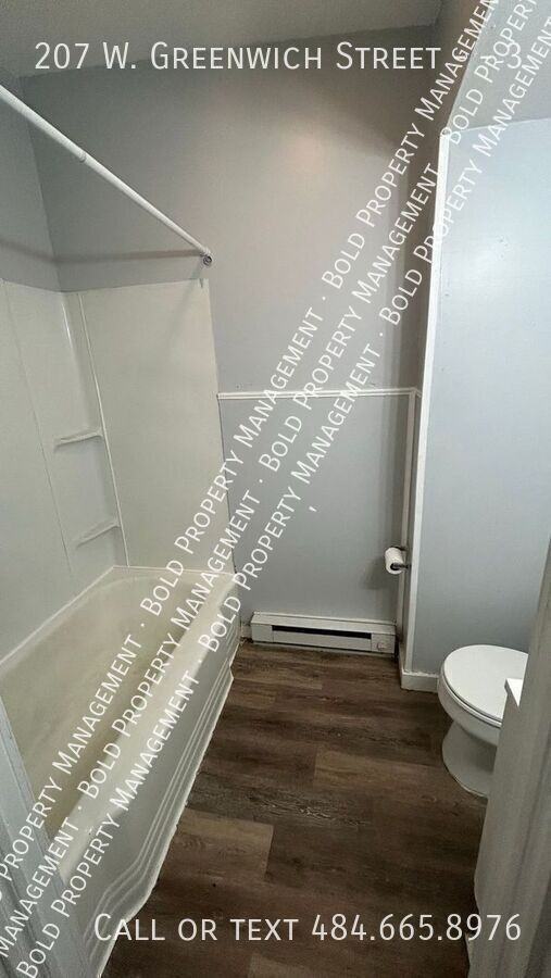 207 W Greenwich St #3 - Photo 5 of 7
